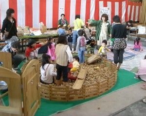 201011030 童や遊べ、木の童具！③